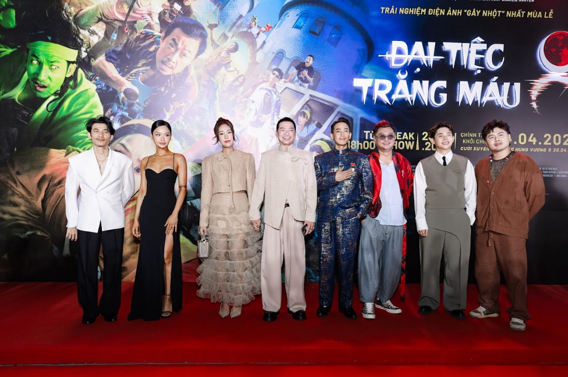 Thảm đỏ Đại Tiệc Trăng M&aacute;u 8: Tam Triều D&acirc;ng - V&otilde; Điền Gia Huy đẹp đ&ocirc;i chết mất, visual Miu L&ecirc; g&acirc;y sốc MXH- Ảnh 1.