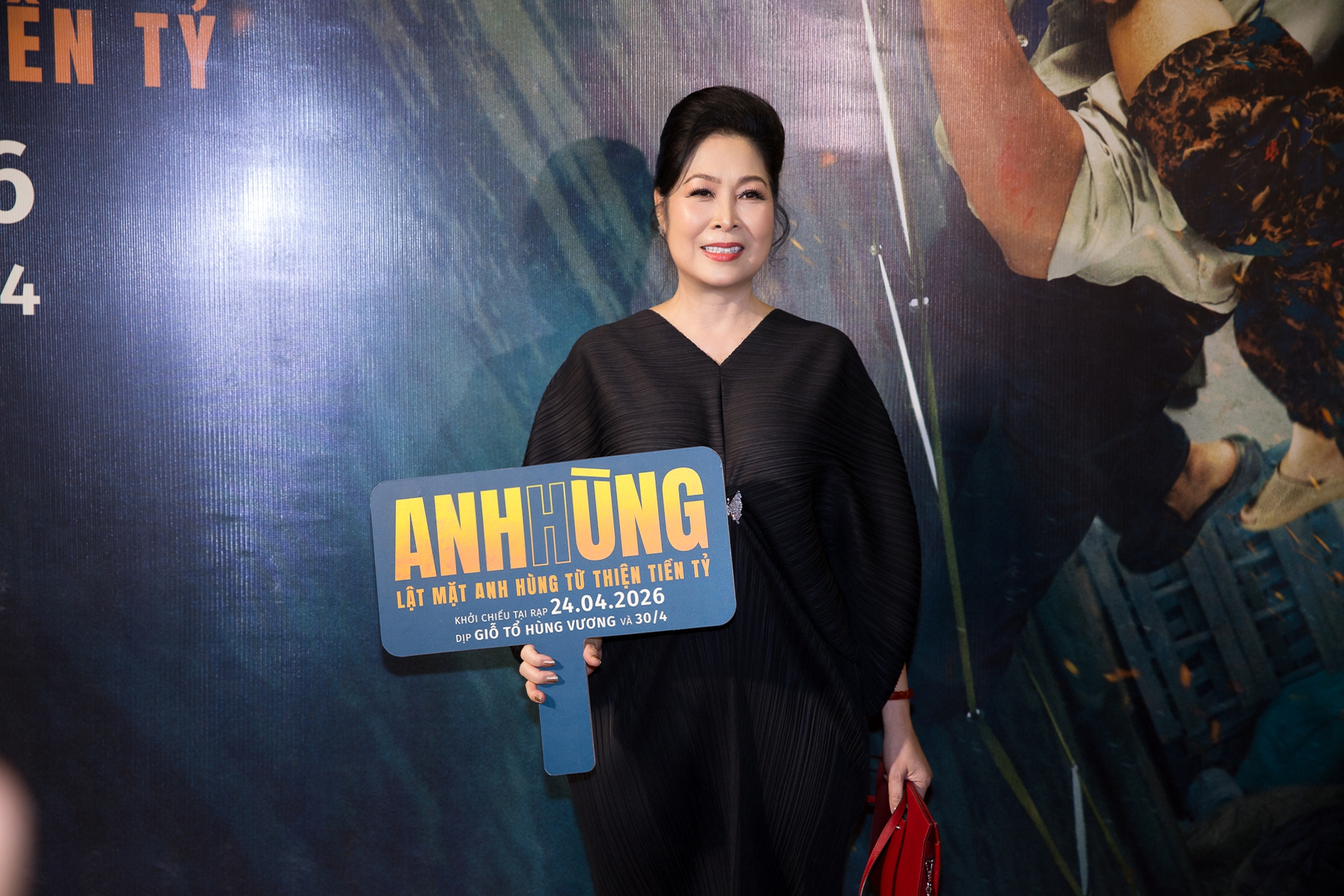 Thảm đỏ HOT nhất h&ocirc;m nay: Phương Anh Đ&agrave;o - Nh&atilde; Phương đọ visual kh&eacute;t lẹt, Chi Pu vừa xuất hiện đ&atilde; g&acirc;y n&aacute;o loạn- Ảnh 5.