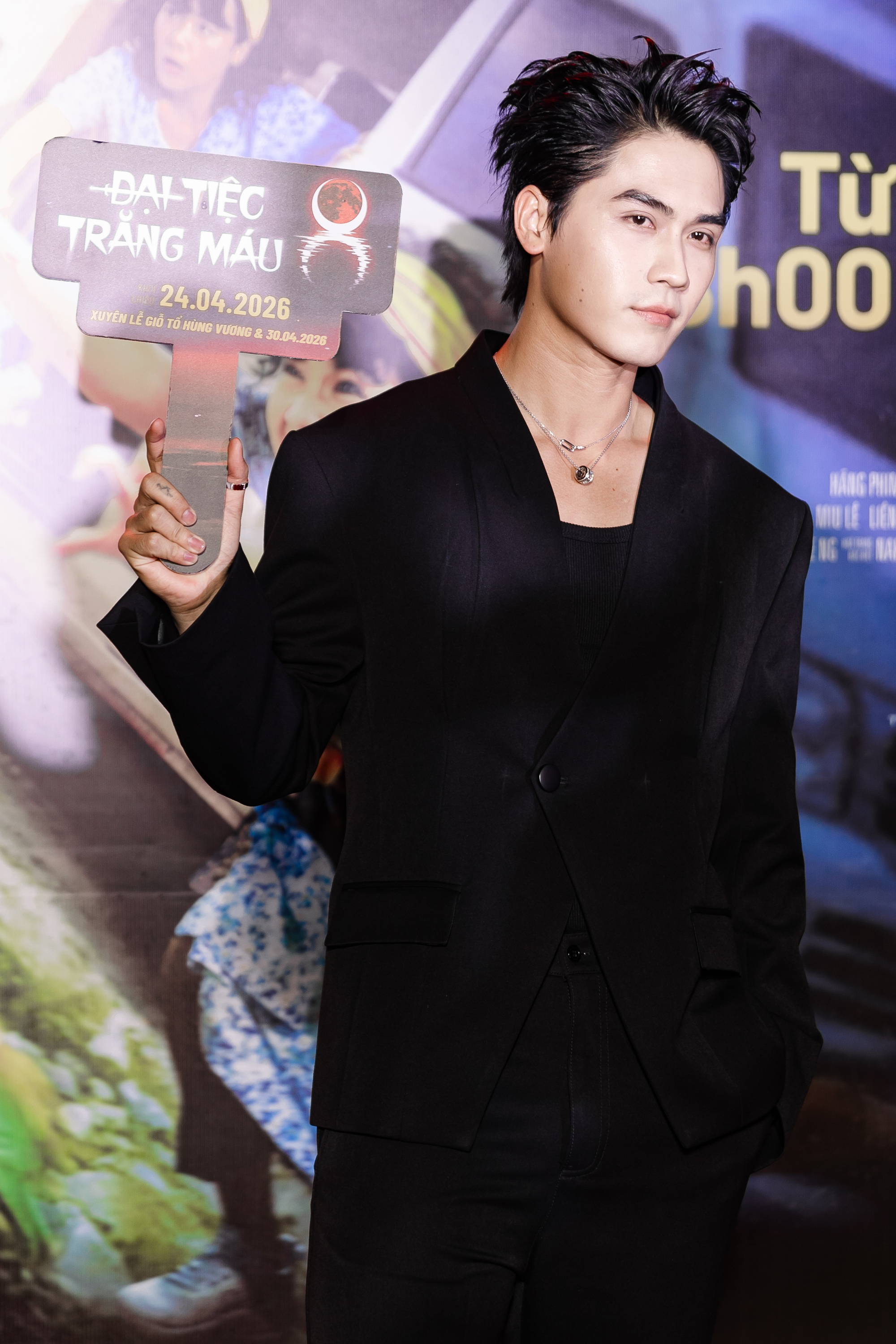 Thảm đỏ Đại Tiệc Trăng M&aacute;u 8: Tam Triều D&acirc;ng - V&otilde; Điền Gia Huy đẹp đ&ocirc;i chết mất, visual Miu L&ecirc; g&acirc;y sốc MXH- Ảnh 3.