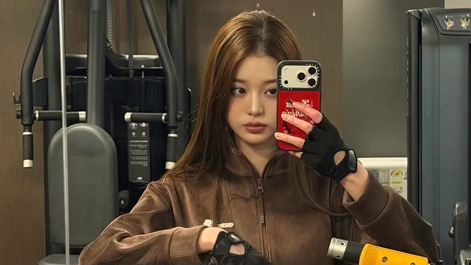 "Bạn g&aacute;i tin đồn" của V (BTS) Jang Won-young uống dầu oliu chanh mỗi ng&agrave;y để bổ sung collagen, lời khuy&ecirc;n đến những ai muốn học theo- Ảnh 1.