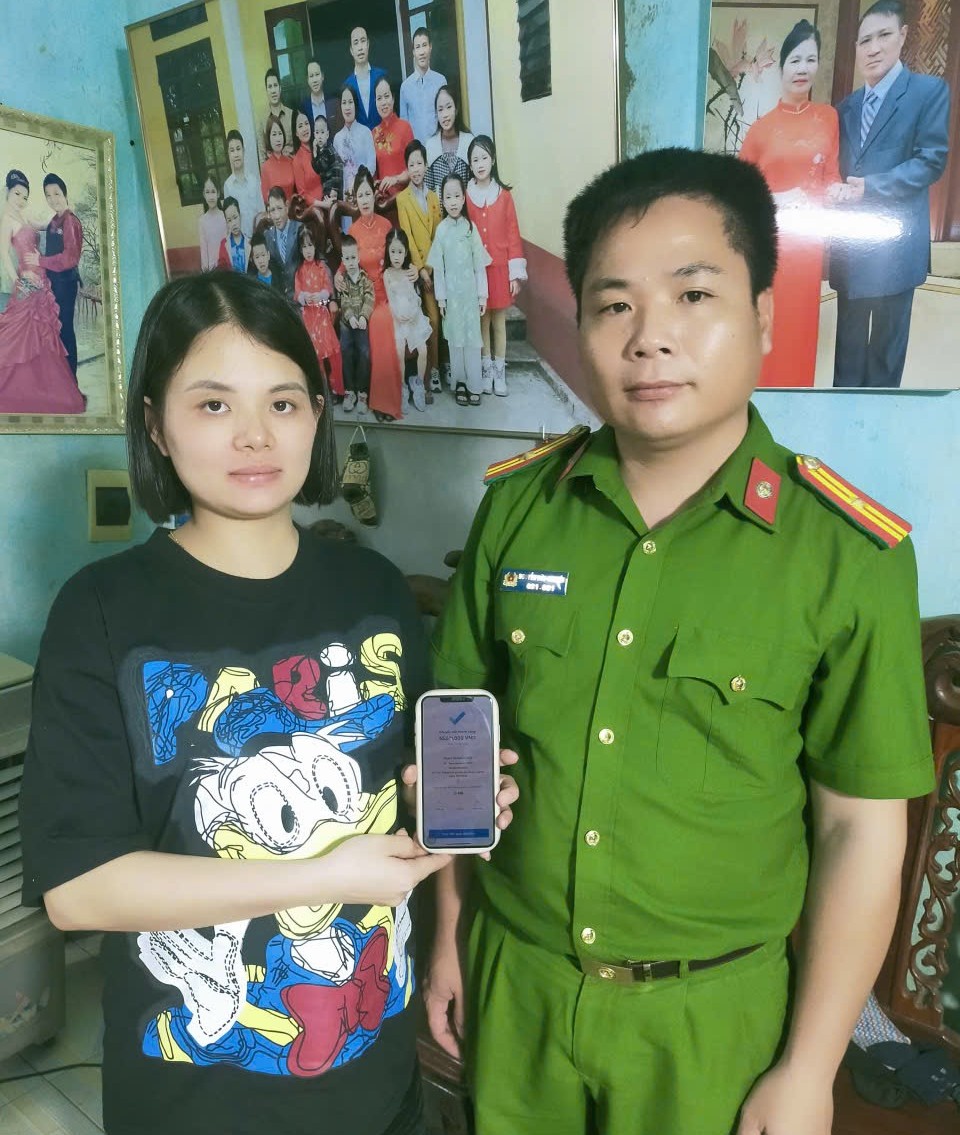 T&agrave;i khoản ph&aacute;t sinh giao dịch 65.821.000 đồng: C&ocirc;ng an lập tức li&ecirc;n hệ với người đ&agrave;n &ocirc;ng ở nước ngo&agrave;i- Ảnh 1.