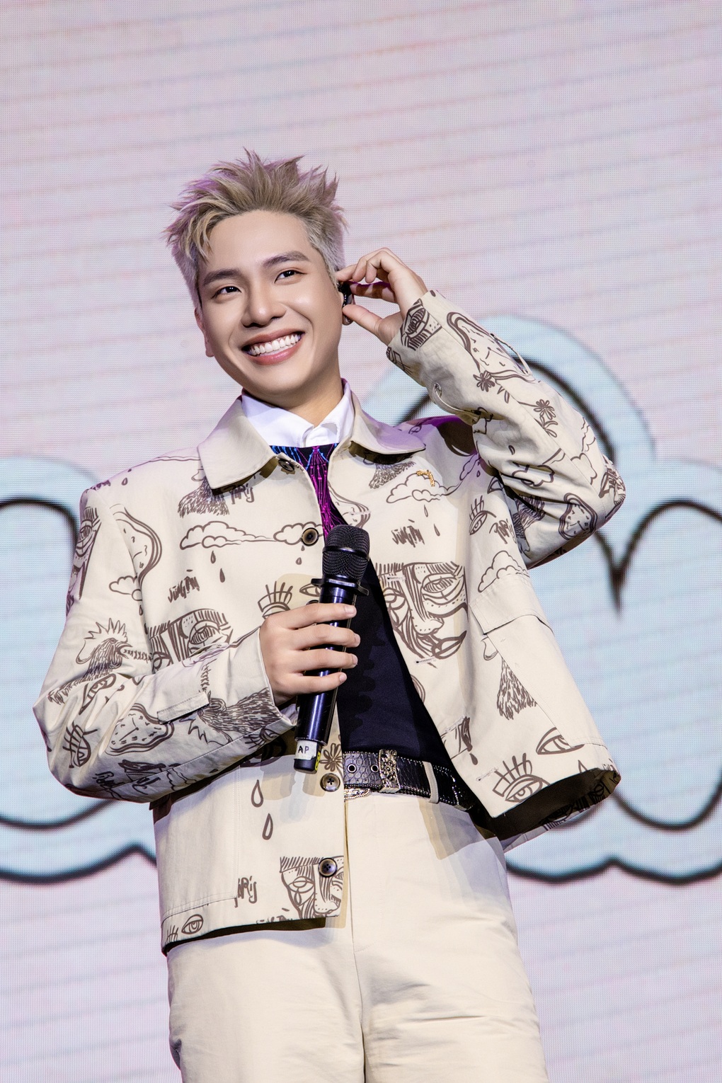 Vợ y&ecirc;u 14 năm của Qu&acirc;n A.P: Visual như Lưu Diệc Phi, body c&ograve;n đỉnh hơn!- Ảnh 12.