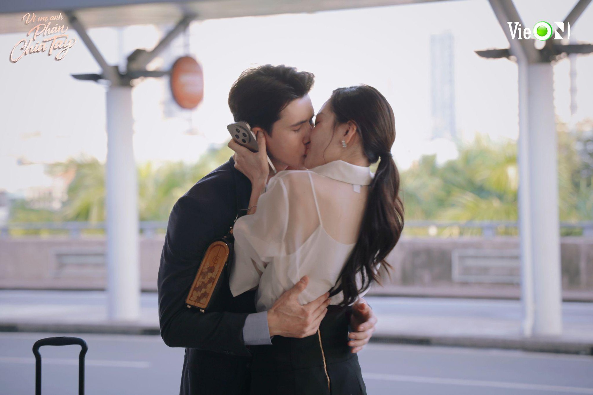 &ldquo;V&igrave; Mẹ Anh Ph&aacute;n Chia Tay&rdquo; h&uacute;t 800 triệu view, Th&ugrave;y Anh bật m&iacute; về cảnh h&ocirc;n với Trần Ngọc V&agrave;ng - Ảnh 4.