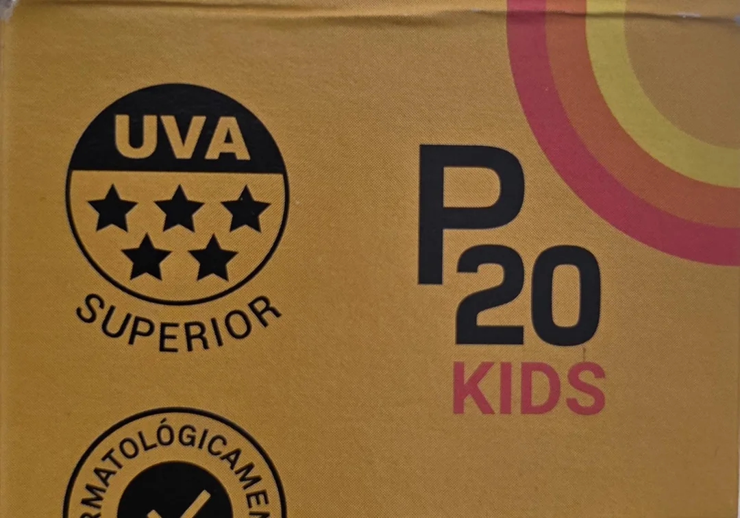 Lời khuy&ecirc;n từ Tiến sĩ da liễu đến tất cả người d&ugrave;ng kem chống nắng: Nhất định phải t&igrave;m 2 thứ tr&ecirc;n th&acirc;n chai để tr&aacute;nh ung thư- Ảnh 2.