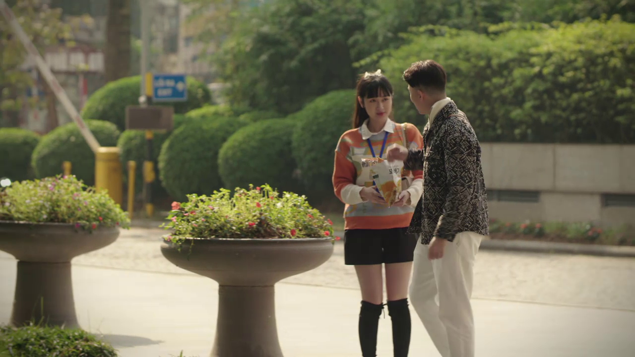 Kh&oacute; chịu v&ocirc; c&ugrave;ng với mỹ nh&acirc;n Việt 25 tập phim chỉ đi 1 đ&ocirc;i gi&agrave;y, ngay cả c&aacute;i &aacute;o cũng sản xuất theo l&ocirc;- Ảnh 5.