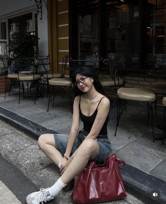 "Bad girl đẹp nhất Cbiz" bước xuống xe hơi khiến vạn người th&iacute;ch: Mặc đơn giản m&agrave; cuốn d&atilde; man!- Ảnh 4.