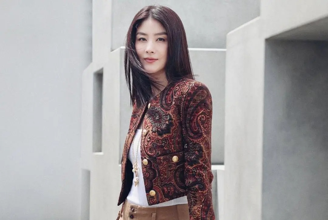 Showbiz c&oacute; mỹ nh&acirc;n kh&ocirc;ng ai d&aacute;m đắc tội: C&ocirc;ng ch&uacute;a gia tộc 300.000 tỷ, c&oacute; bản hit được đem đi tỏ t&igrave;nh nhiều nhất cả nước - Ảnh 12.