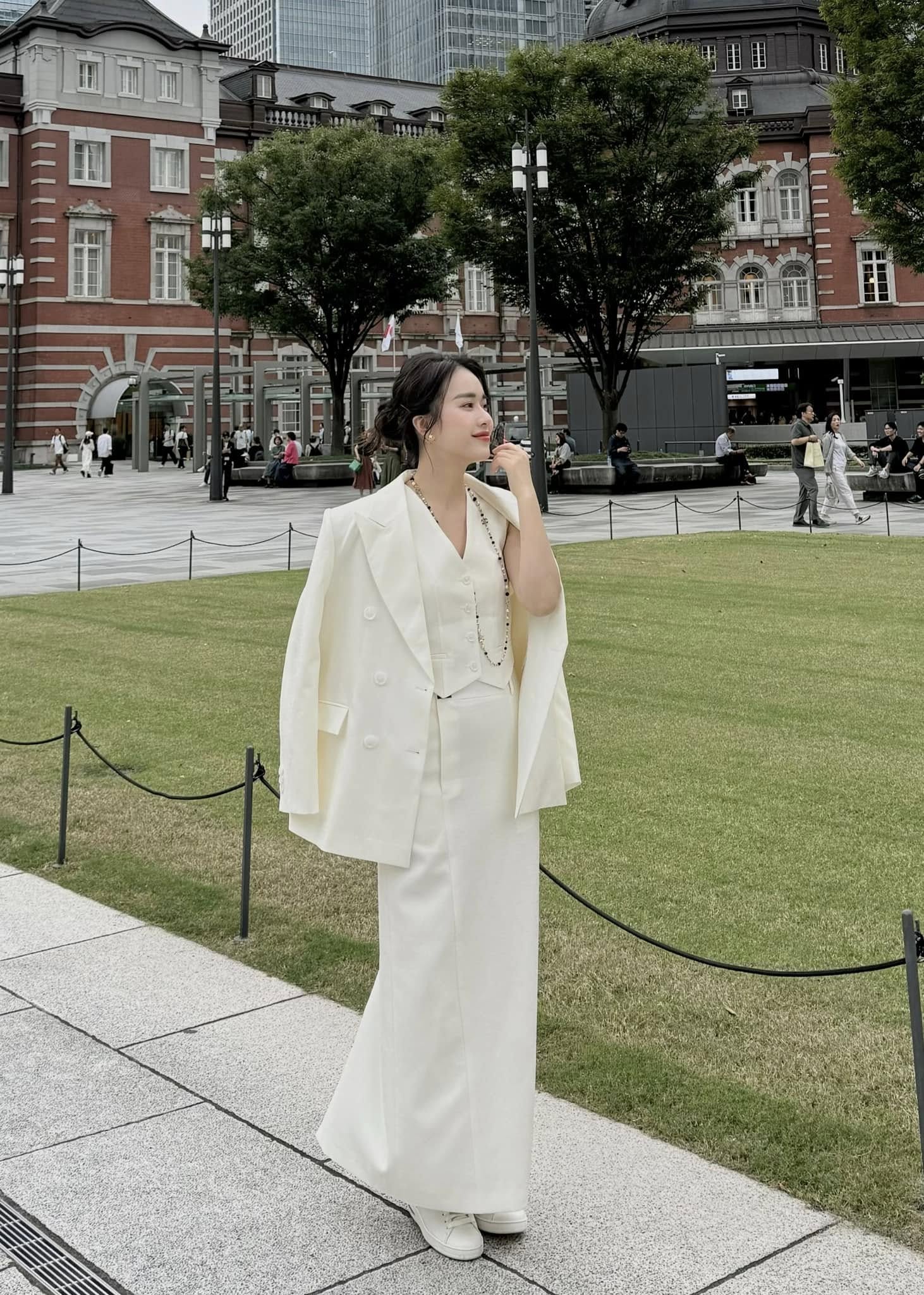 "MC xinh nhất VTV" mặc đẹp kh&ocirc;ng trượt ph&aacute;t n&agrave;o: Đẻ 2 con body vẫn nuột, s&agrave;nh điệu hơn thời c&ograve;n son- Ảnh 7.