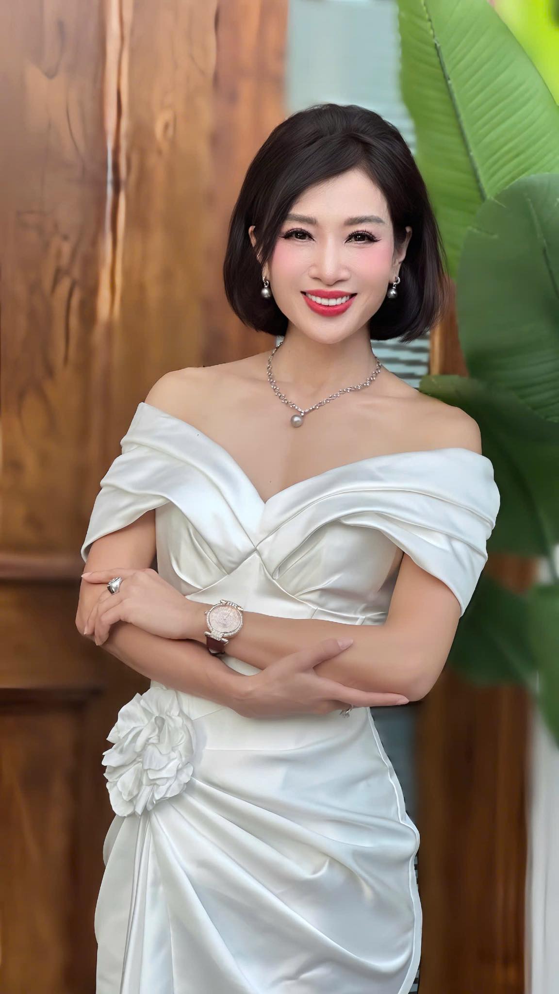 Nhan sắc "c&ocirc; thư k&yacute; xinh đẹp" sở hữu biệt thự 200 tỷ, sinh 2 con cho đại gia vẫn c&oacute; nhiều người theo đuổi- Ảnh 1.