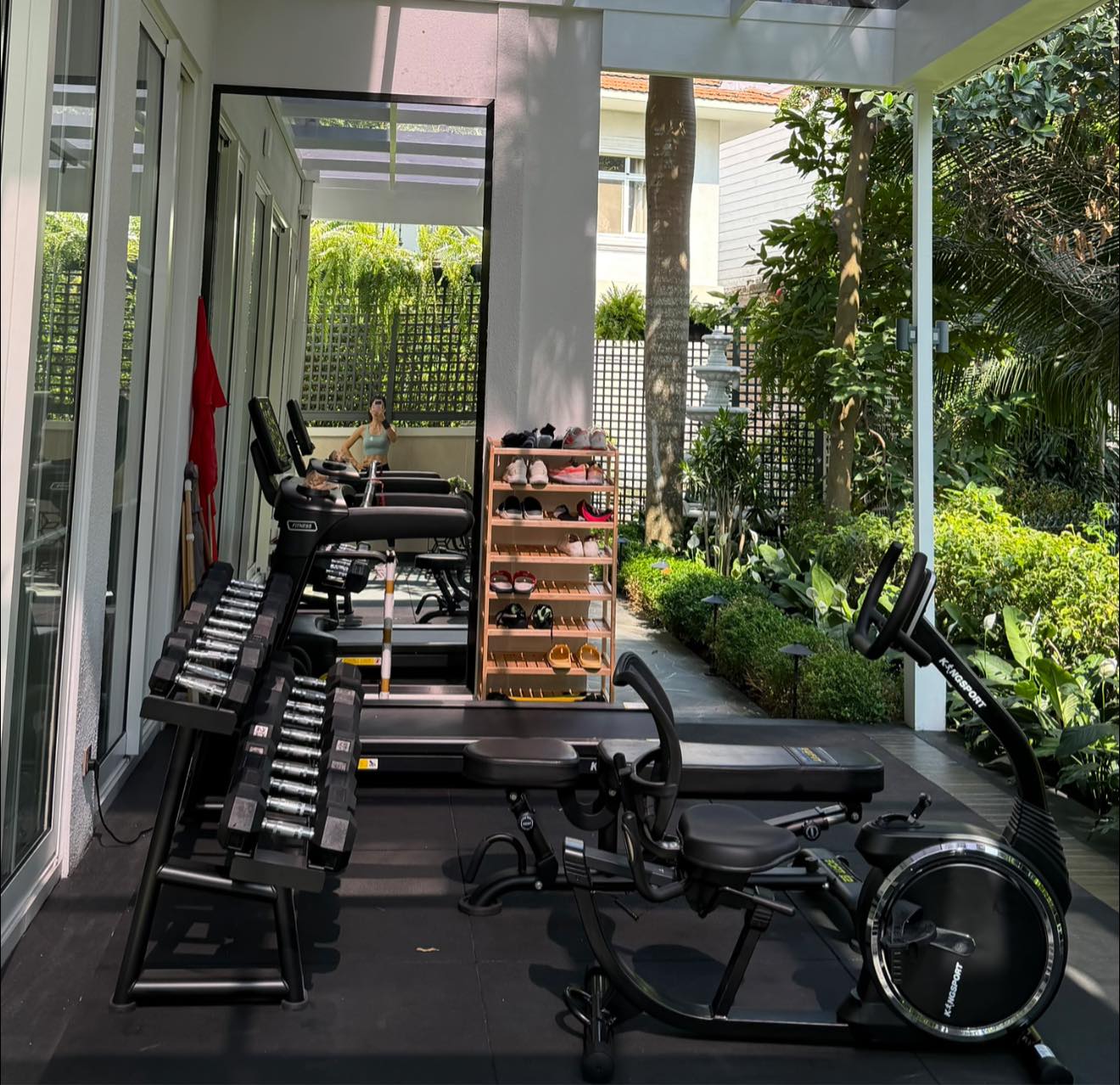 Nhan sắc "c&ocirc; thư k&yacute; xinh đẹp" sở hữu biệt thự 200 tỷ, sinh 2 con cho đại gia vẫn c&oacute; nhiều người theo đuổi- Ảnh 7.