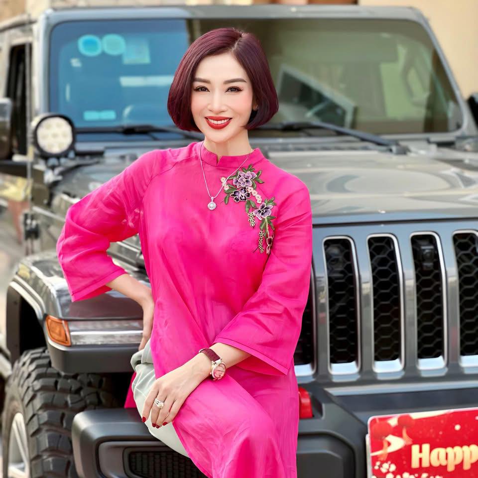 Nhan sắc "c&ocirc; thư k&yacute; xinh đẹp" sở hữu biệt thự 200 tỷ, sinh 2 con cho đại gia vẫn c&oacute; nhiều người theo đuổi- Ảnh 3.