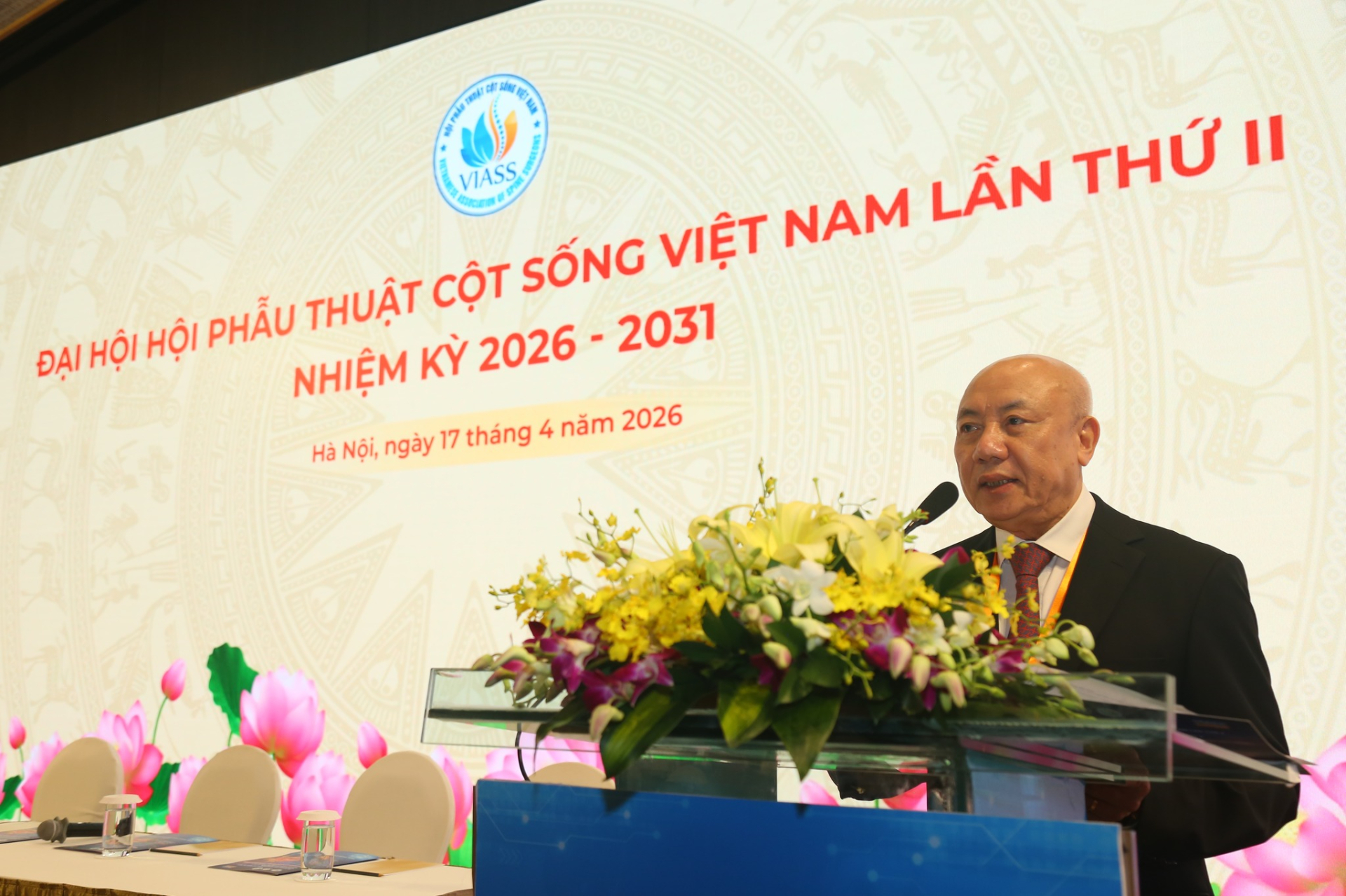 BTV Thời sự 19h kết h&ocirc;n với nguy&ecirc;n PGĐ Bệnh viện Việt Đức: Sau 10 năm nghỉ việc, hiện tại g&acirc;y bất ngờ - Ảnh 11.