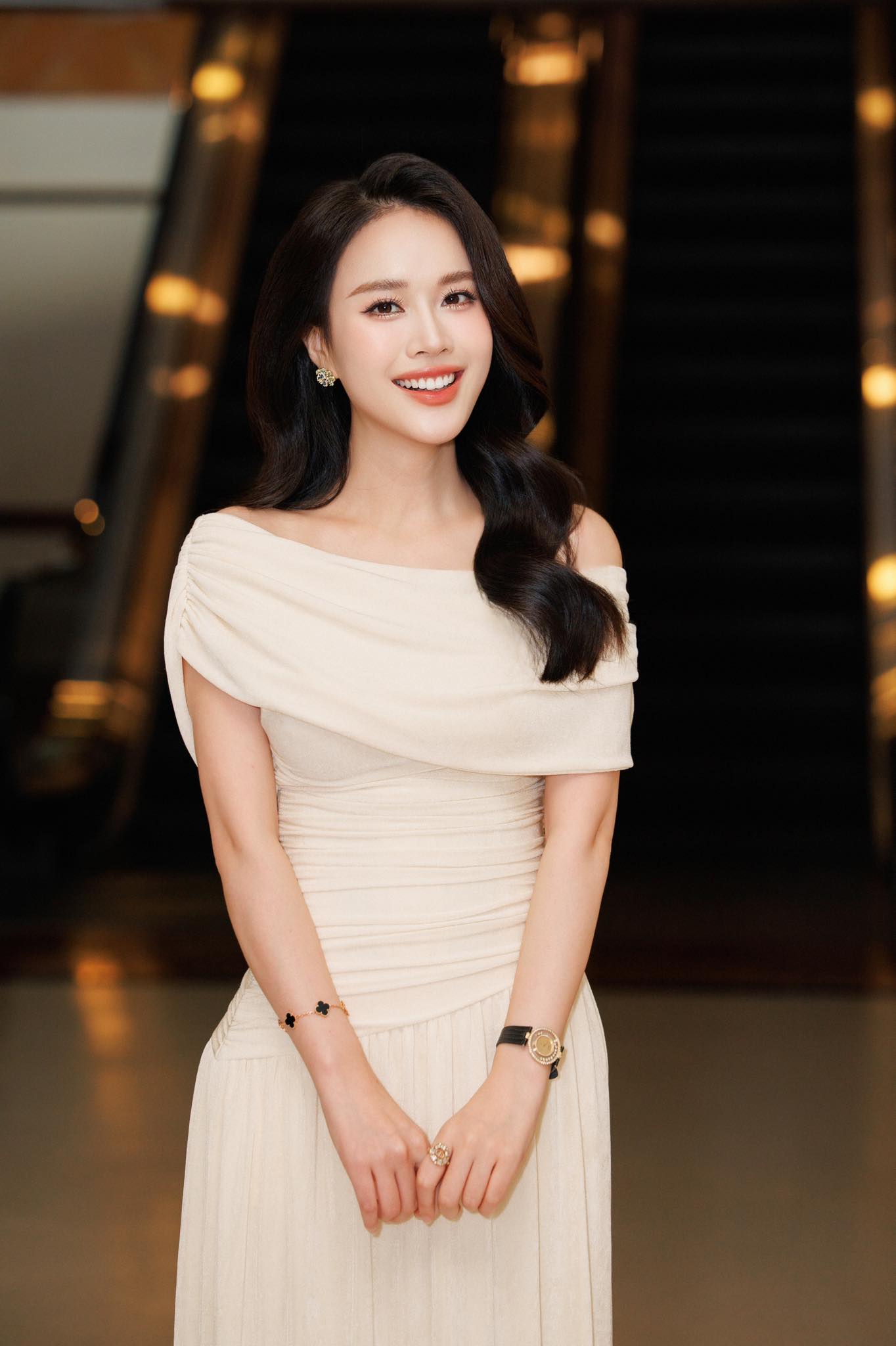 "MC xinh nhất VTV" mặc đẹp kh&ocirc;ng trượt ph&aacute;t n&agrave;o: Đẻ 2 con body vẫn nuột, s&agrave;nh điệu hơn thời c&ograve;n son- Ảnh 2.