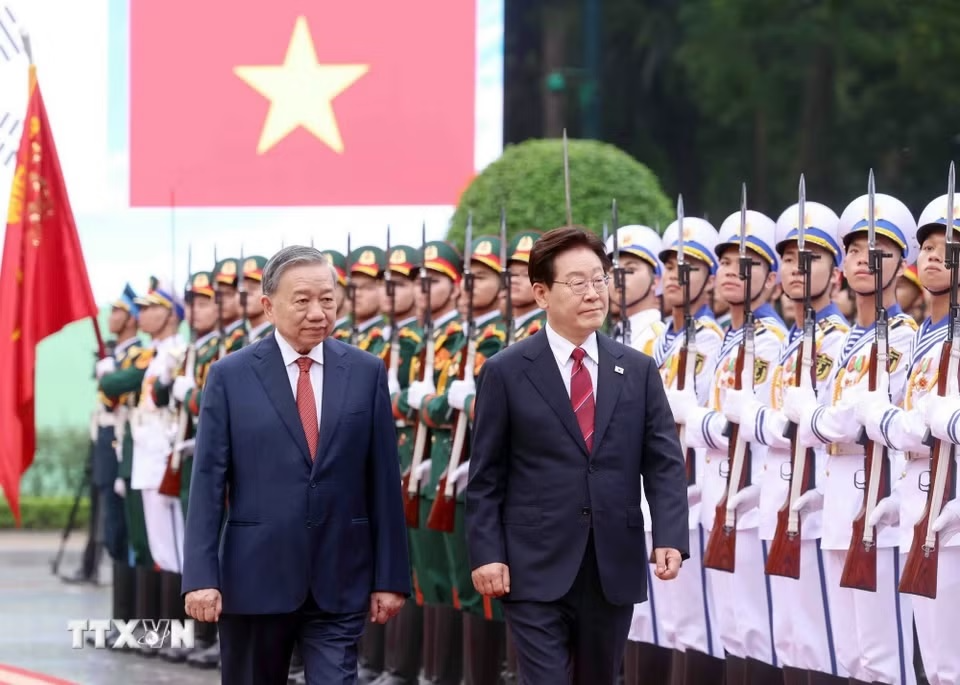 Tổng thống H&agrave;n Quốc đăng video sang thăm Việt Nam l&ecirc;n TikTok: G&oacute;c quay đầy ấn tượng về dải đất h&igrave;nh chữ S- Ảnh 4.