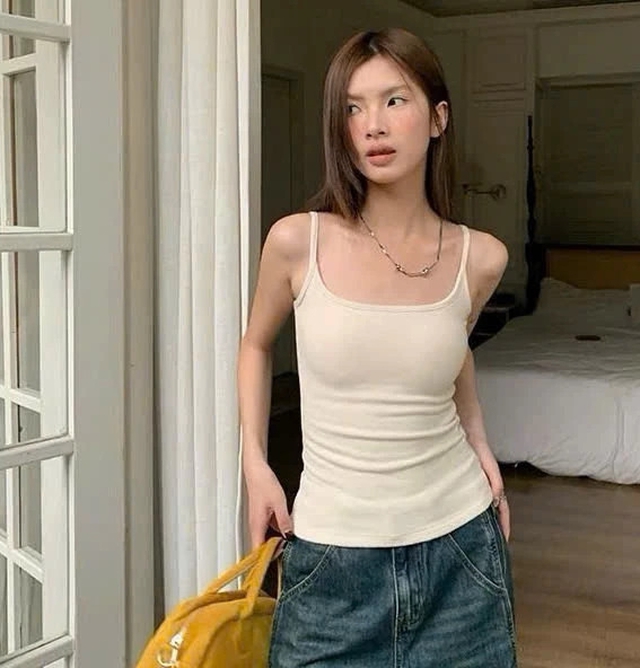 "Bad girl đẹp nhất Cbiz" bước xuống xe hơi khiến vạn người th&iacute;ch: Mặc đơn giản m&agrave; cuốn d&atilde; man!- Ảnh 6.