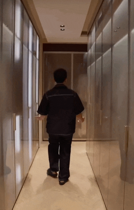 Cận cảnh khu chung cư cao cấp m&agrave; nh&agrave; Trấn Th&agrave;nh đang ở: Mỗi căn hộ đều c&oacute; thang m&aacute;y ri&ecirc;ng, mức gi&aacute; b&aacute;n khoảng 131 triệu/m2- Ảnh 2.