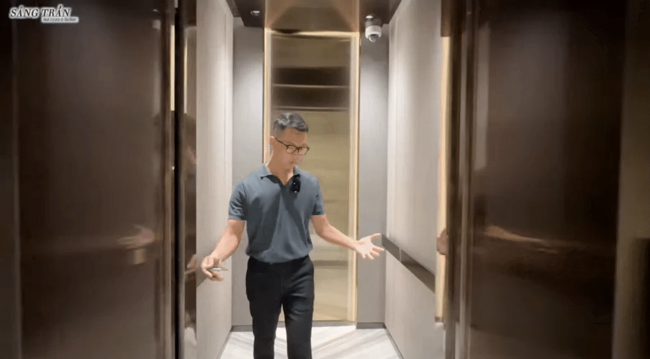 Cận cảnh khu chung cư cao cấp m&agrave; nh&agrave; Trấn Th&agrave;nh đang ở: Mỗi căn hộ đều c&oacute; thang m&aacute;y ri&ecirc;ng, mức gi&aacute; b&aacute;n khoảng 131 triệu/m2- Ảnh 13.