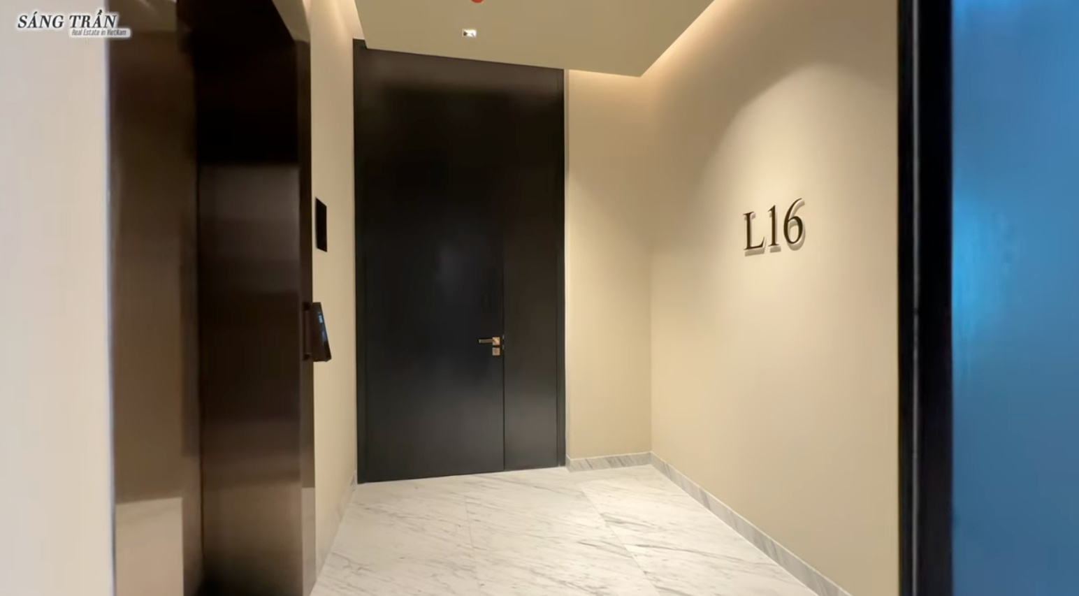 Cận cảnh khu chung cư cao cấp m&agrave; nh&agrave; Trấn Th&agrave;nh đang ở: Mỗi căn hộ đều c&oacute; thang m&aacute;y ri&ecirc;ng, mức gi&aacute; b&aacute;n khoảng 131 triệu/m2- Ảnh 14.