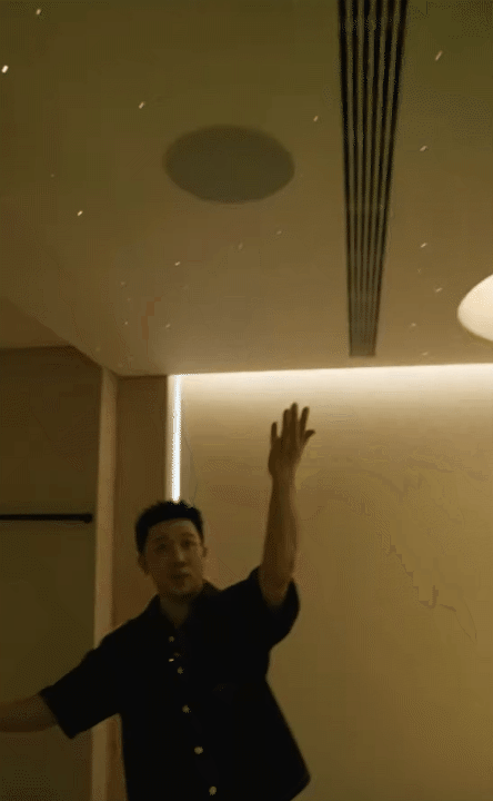 Cận cảnh khu chung cư cao cấp m&agrave; nh&agrave; Trấn Th&agrave;nh đang ở: Mỗi căn hộ đều c&oacute; thang m&aacute;y ri&ecirc;ng, mức gi&aacute; b&aacute;n khoảng 131 triệu/m2- Ảnh 7.