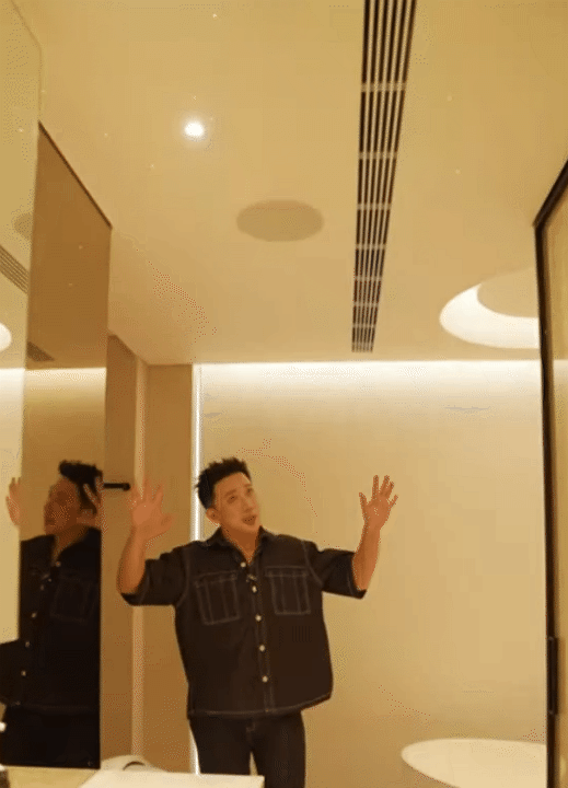 Cận cảnh khu chung cư cao cấp m&agrave; nh&agrave; Trấn Th&agrave;nh đang ở: Mỗi căn hộ đều c&oacute; thang m&aacute;y ri&ecirc;ng, mức gi&aacute; b&aacute;n khoảng 131 triệu/m2- Ảnh 8.