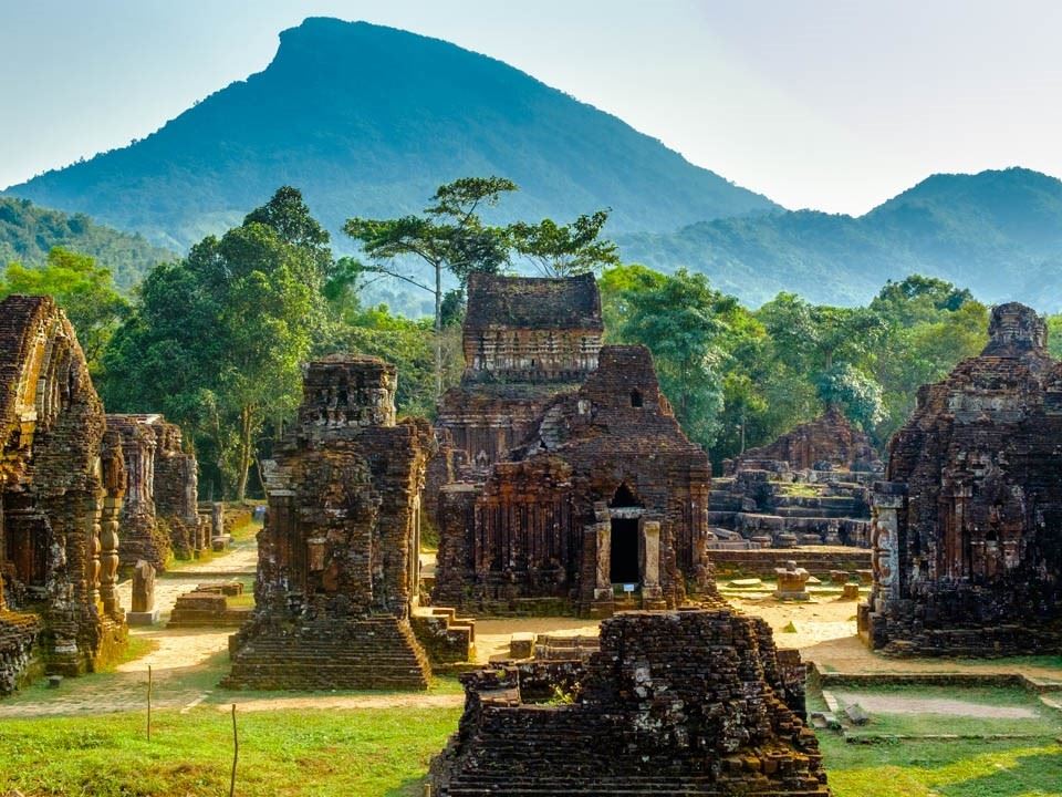 Dịch chuyển 20 ng&agrave;n tấn đ&aacute; x&acirc;y kiệt t&aacute;c 411 tỷ lớn nhất Đ&ocirc;ng Nam &Aacute;, tỉnh miền Trung đạt doanh thu kỷ lục 11.000 tỷ đồng- Ảnh 7.