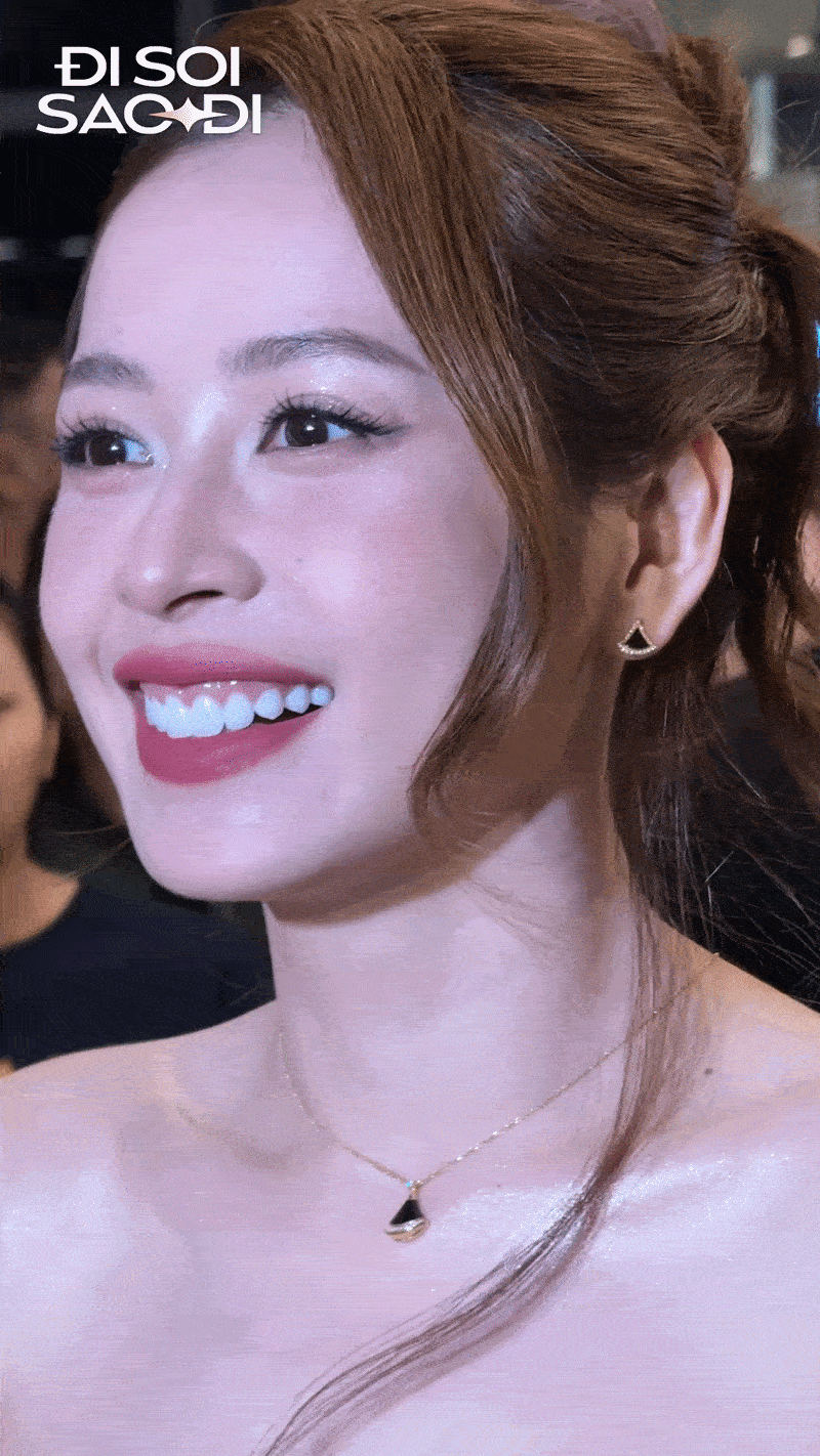 MXH n&iacute;n thở khi mỹ nh&acirc;n đẹp nhất Việt Nam l&ecirc;n đồ đi sự kiện, bao nhi&ecirc;u đ&egrave;n tr&ecirc;n thảm đỏ cũng kh&ocirc;ng s&aacute;ng bằng- Ảnh 4.