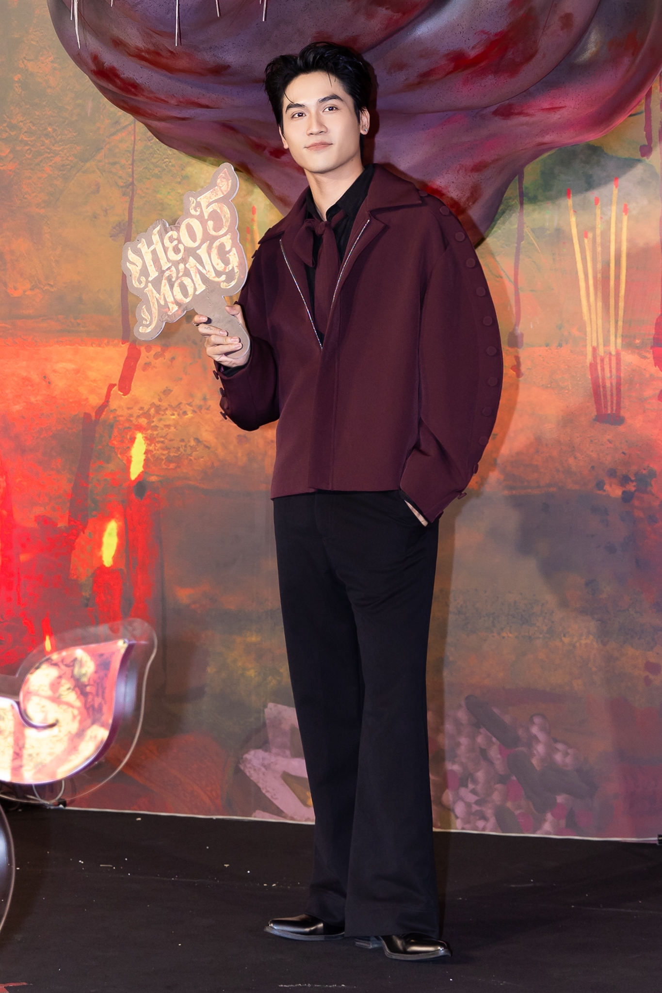 Thảm đỏ HOT nhất h&ocirc;m nay: Tam Triều D&acirc;ng - V&otilde; Điền Gia Huy d&iacute;nh như sam, Jun Vũ - Thu&yacute; Ng&acirc;n đẹp lo&aacute; cả mắt- Ảnh 2.