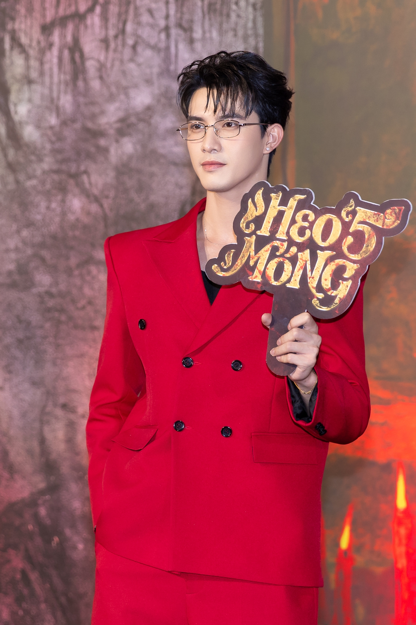 Thảm đỏ HOT nhất h&ocirc;m nay: Tam Triều D&acirc;ng - V&otilde; Điền Gia Huy d&iacute;nh như sam, Jun Vũ - Thu&yacute; Ng&acirc;n đẹp lo&aacute; cả mắt- Ảnh 9.