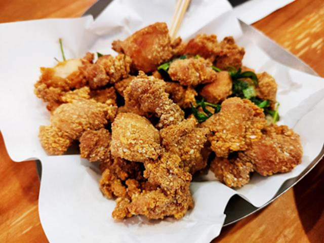 Warren Buffett, Donald Trump đều th&iacute;ch g&agrave; r&aacute;n, nước ngọt c&oacute; ga nhưng vẫn rất khỏe mạnh, b&aacute;c sĩ tiết lộ: Kh&ocirc;ng phải từ bỏ đồ ăn vặt nhưng cần lưu &yacute; 3 điều - Ảnh 2.