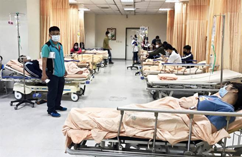 58 người sốt cao, ti&ecirc;u chảy nhập viện cấp cứu, thủ phạm đến từ 1 thứ trong bếp mọi gia đ&igrave;nh, rửa đi rửa lại vẫn đầy vi khuẩn  - Ảnh 1.