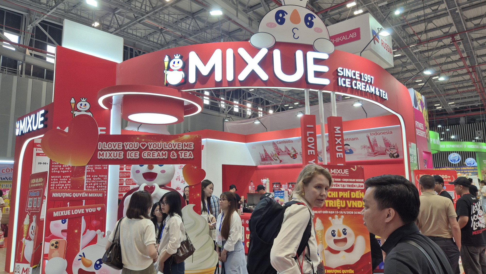 Thấy g&igrave; từ việc chuỗi tr&agrave; sữa Mixue đ&oacute;ng h&agrave;ng trăm cửa h&agrave;ng?- Ảnh 2.