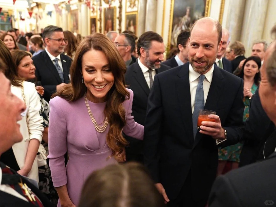 Sinh nhật tuổi 100 của cố Nữ vương Anh: Vương phi Kate chiếm trọn spotlight chỉ với hai m&oacute;n kỷ vật - Ảnh 6.