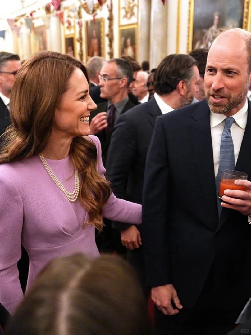 Sinh nhật tuổi 100 của cố Nữ vương Anh: Vương phi Kate chiếm trọn spotlight chỉ với hai m&oacute;n kỷ vật - Ảnh 7.