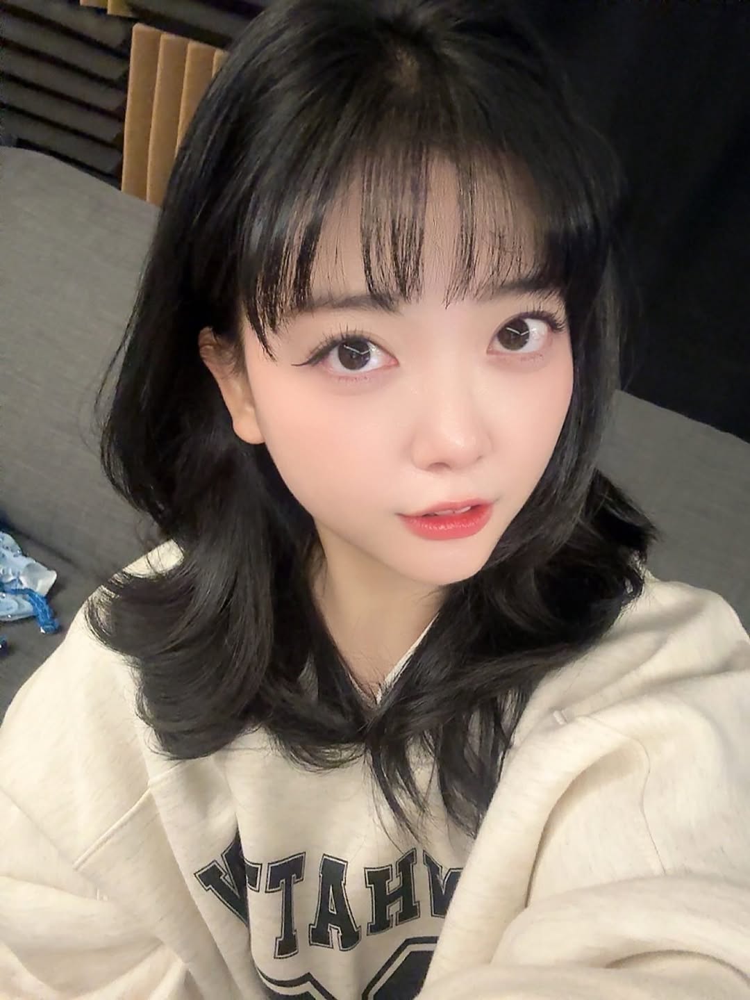 Jungkook (BTS) bỏ Winter (aespa) y&ecirc;u mỹ nữ hơn 3 tuổi, c&ograve;n để đ&agrave;ng g&aacute;i check-in nh&agrave; đẹp xe sang của m&igrave;nh?- Ảnh 5.