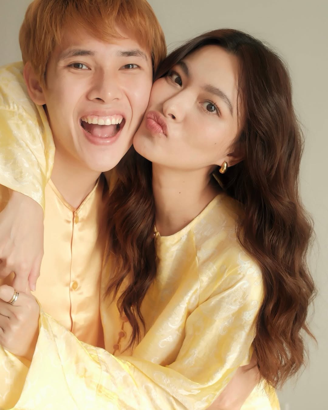 Showbiz Việt vừa c&oacute; th&ecirc;m cặp đ&ocirc;i mới: Bị đồng nghiệp "bắt tại trận" ở b&atilde;i xe, đ&atilde; c&oacute; ảnh h&ocirc;n m&aacute; cực t&igrave;nh- Ảnh 6.