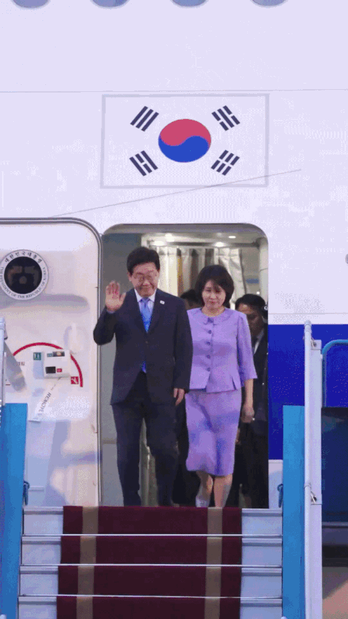 Tổng thống H&agrave;n Quốc đăng video sang thăm Việt Nam l&ecirc;n TikTok: G&oacute;c quay đầy ấn tượng về dải đất h&igrave;nh chữ S- Ảnh 2.