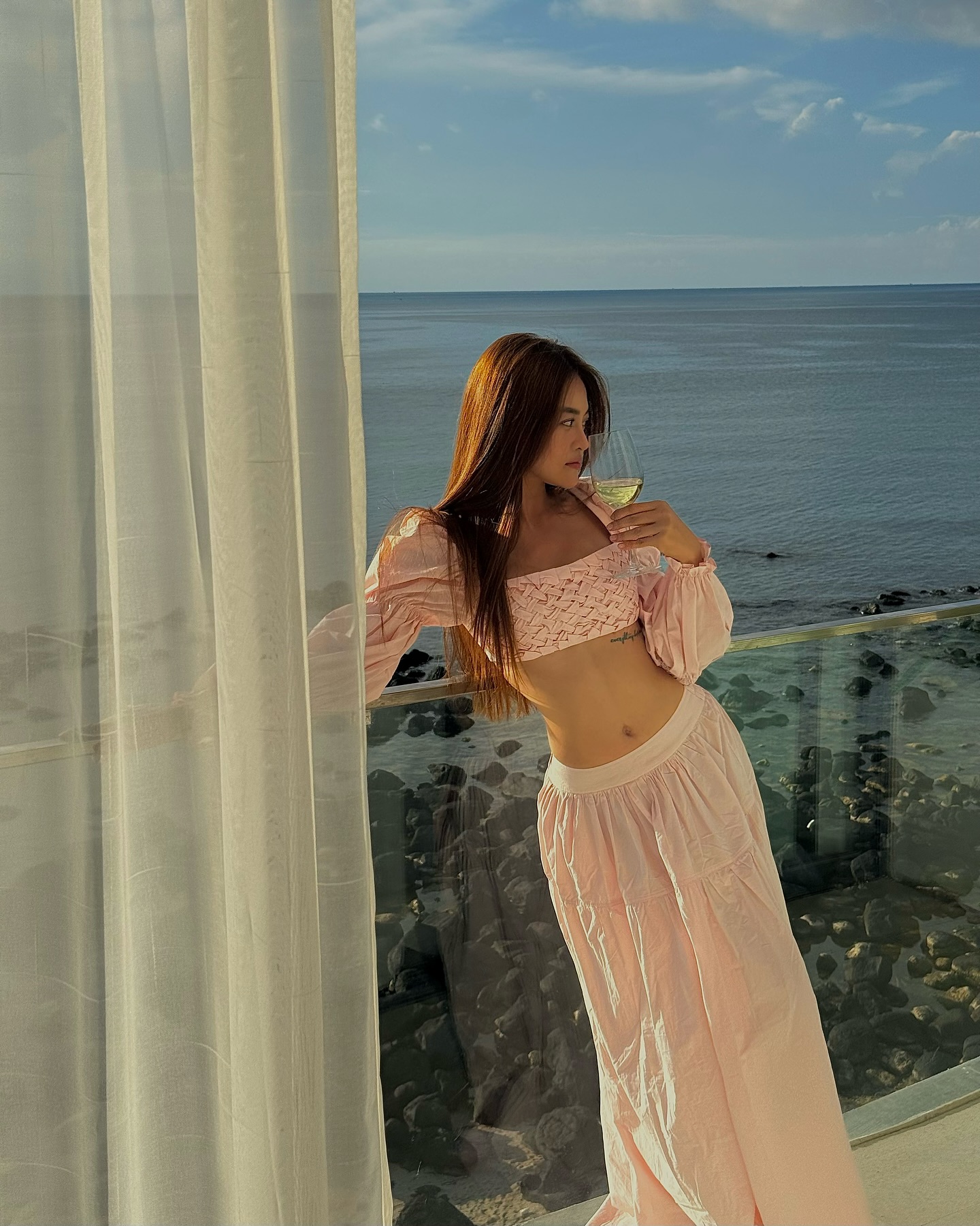 Việt Nam mới c&oacute; một b&oacute;ng lưng cực phẩm, lướt qua rất giống nữ ch&iacute;nh t&agrave;i phiệt trong phim ng&ocirc;n t&igrave;nh- Ảnh 7.