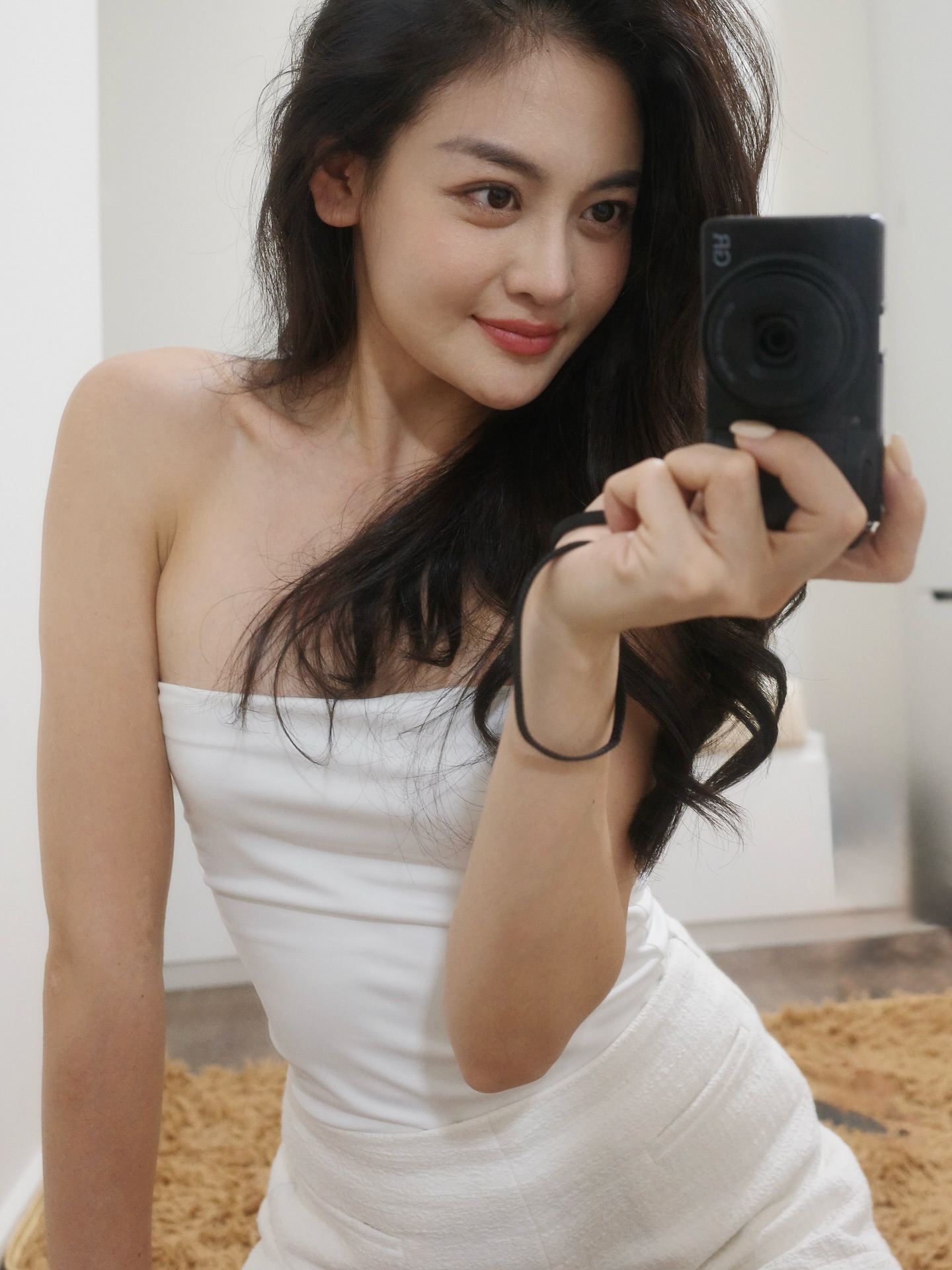 Việt Nam mới c&oacute; một b&oacute;ng lưng cực phẩm, lướt qua rất giống nữ ch&iacute;nh t&agrave;i phiệt trong phim ng&ocirc;n t&igrave;nh- Ảnh 6.