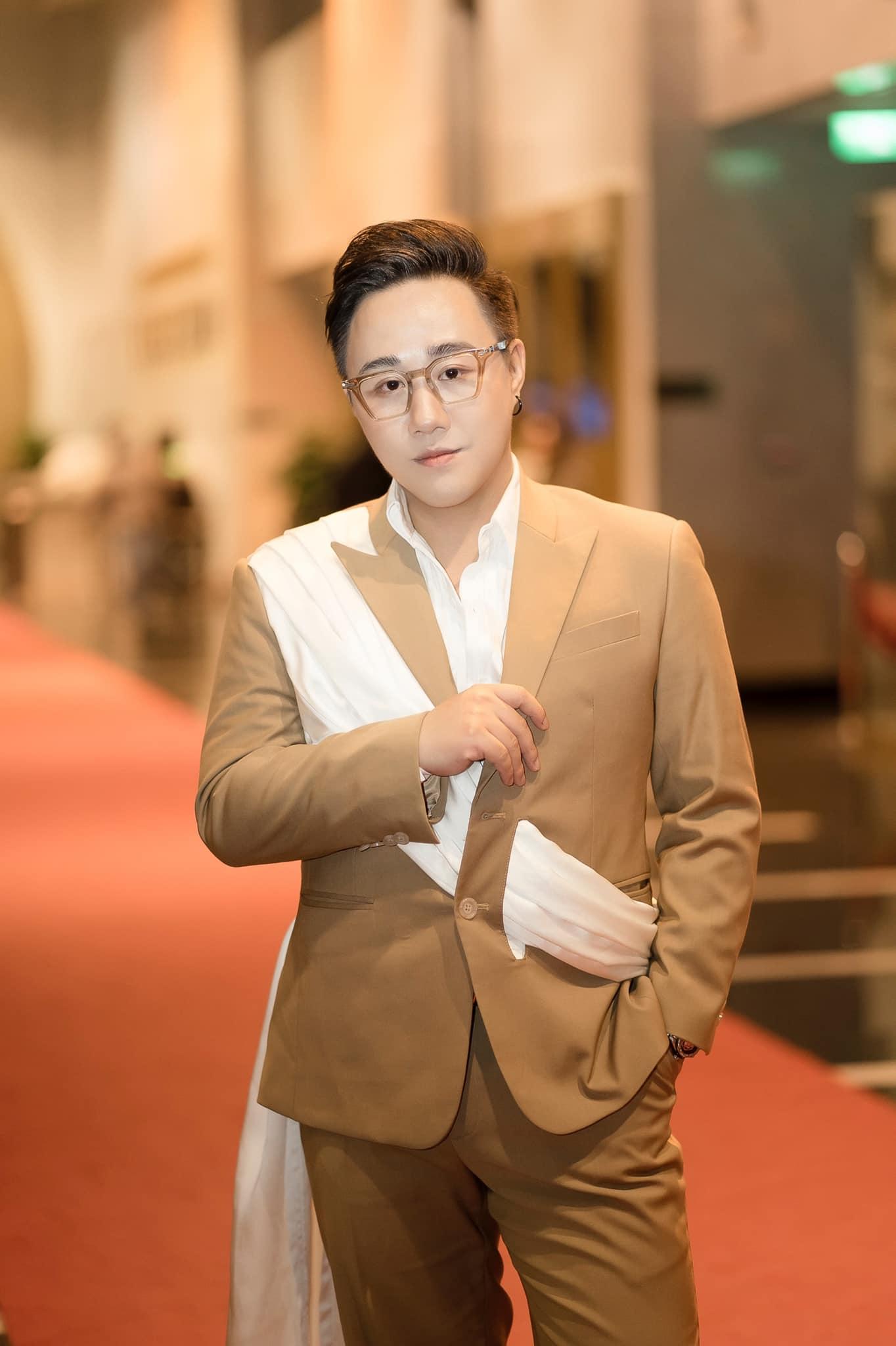 Video: Trung Qu&acirc;n Idol đến thẩm mỹ viện để xin lỗi, mong "c&oacute; cơ hội được gặp trực tiếp b&aacute;c sĩ Trường" - Ảnh 5.