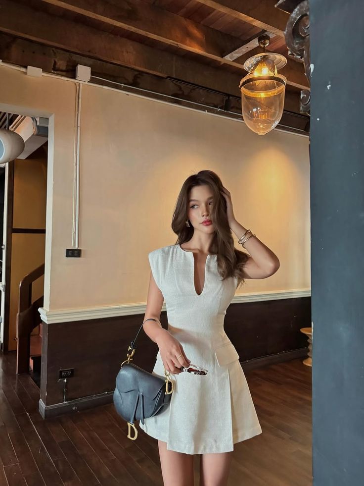 Mỹ nữ băng qua đường khiến cả con phố bừng s&aacute;ng: Từ thần th&aacute;i đến style đều cuốn d&atilde; man- Ảnh 6.