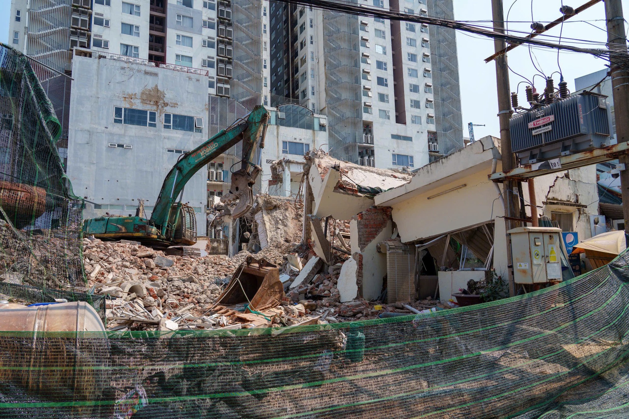 C&ocirc;ng an v&agrave;o cuộc vụ th&aacute;o dỡ c&ocirc;ng tr&igrave;nh l&agrave;m sập nh&agrave; ở trung t&acirc;m Đ&agrave; Nẵng - Ảnh 1.