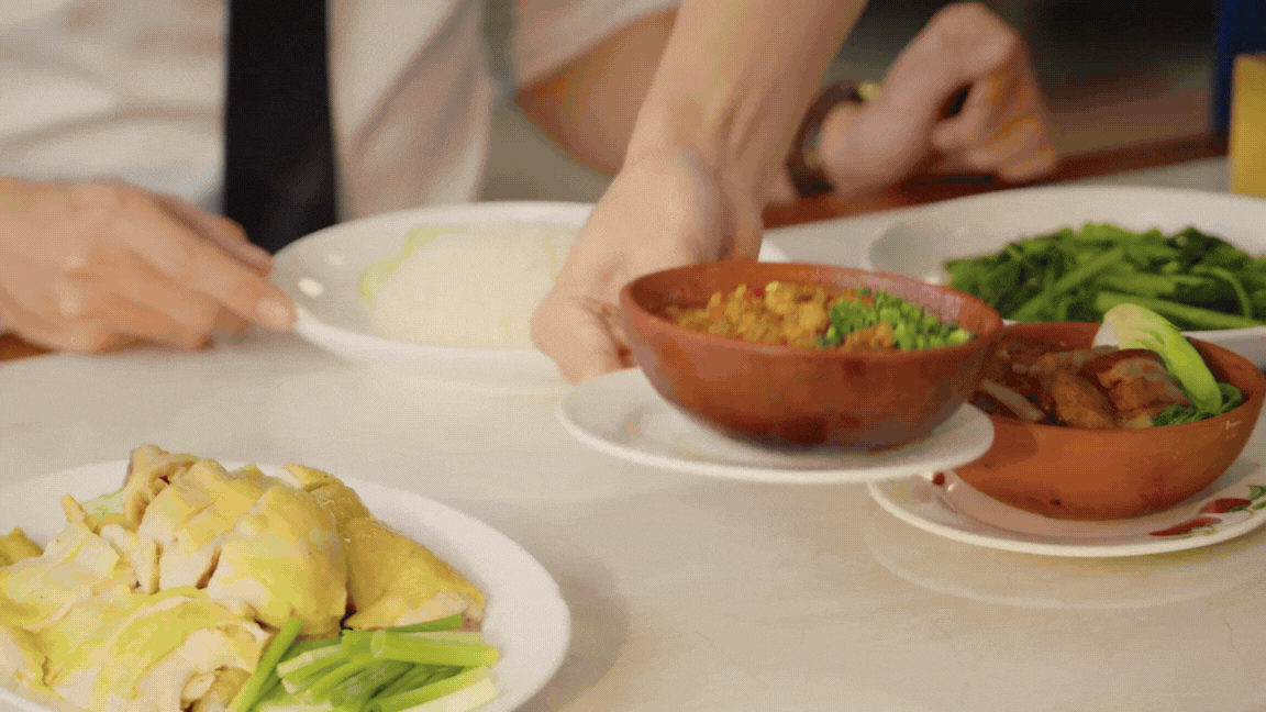 Qu&aacute;n cơm g&agrave; hơn 80 năm tuổi, ngon cỡ n&agrave;o m&agrave; được Jun Phạm t&acirc;m đắc - Ảnh 1.