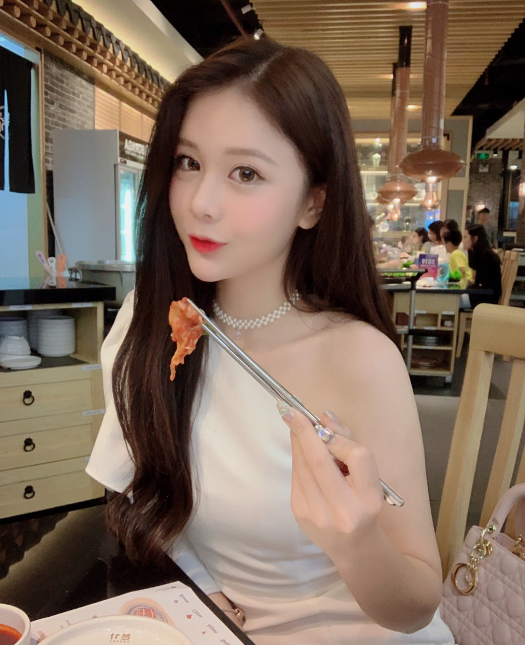 Qu&aacute; khứ của "người y&ecirc;u Johnny Tr&iacute; Nguyễn": Từng hẹn h&ograve; 1 thiếu gia rất nổi tiếng ở Việt Nam- Ảnh 12.