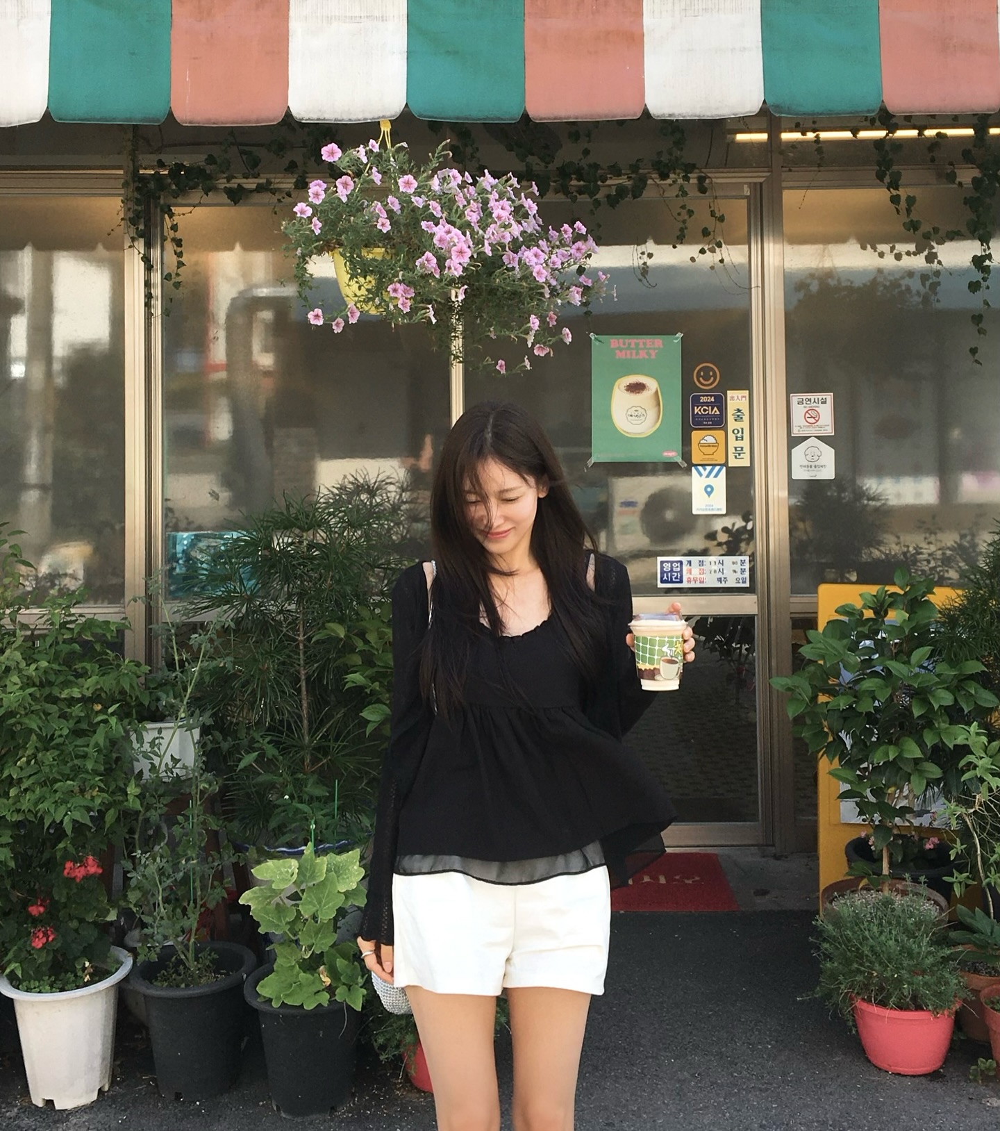 4 c&aacute;ch mặc quần short đẹp kh&oacute; rời mắt trong m&ugrave;a h&egrave;, biết hết l&agrave; style l&ecirc;n một đẳng cấp kh&aacute;c- Ảnh 2.