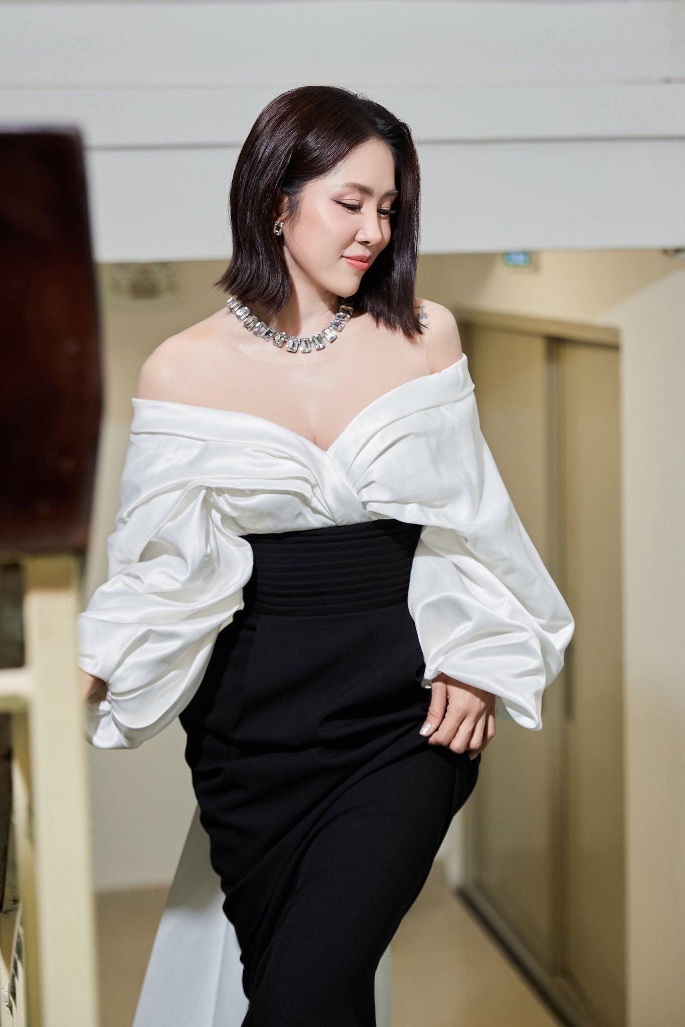 Ch&iacute;nh thất trong "B&oacute;ng ma hạnh ph&uacute;c": Ngo&agrave;i đời "l&atilde;o h&oacute;a ngược", tuổi 40 vẫn sang chảnh, c&aacute; t&iacute;nh kh&oacute; rời mắt- Ảnh 7.