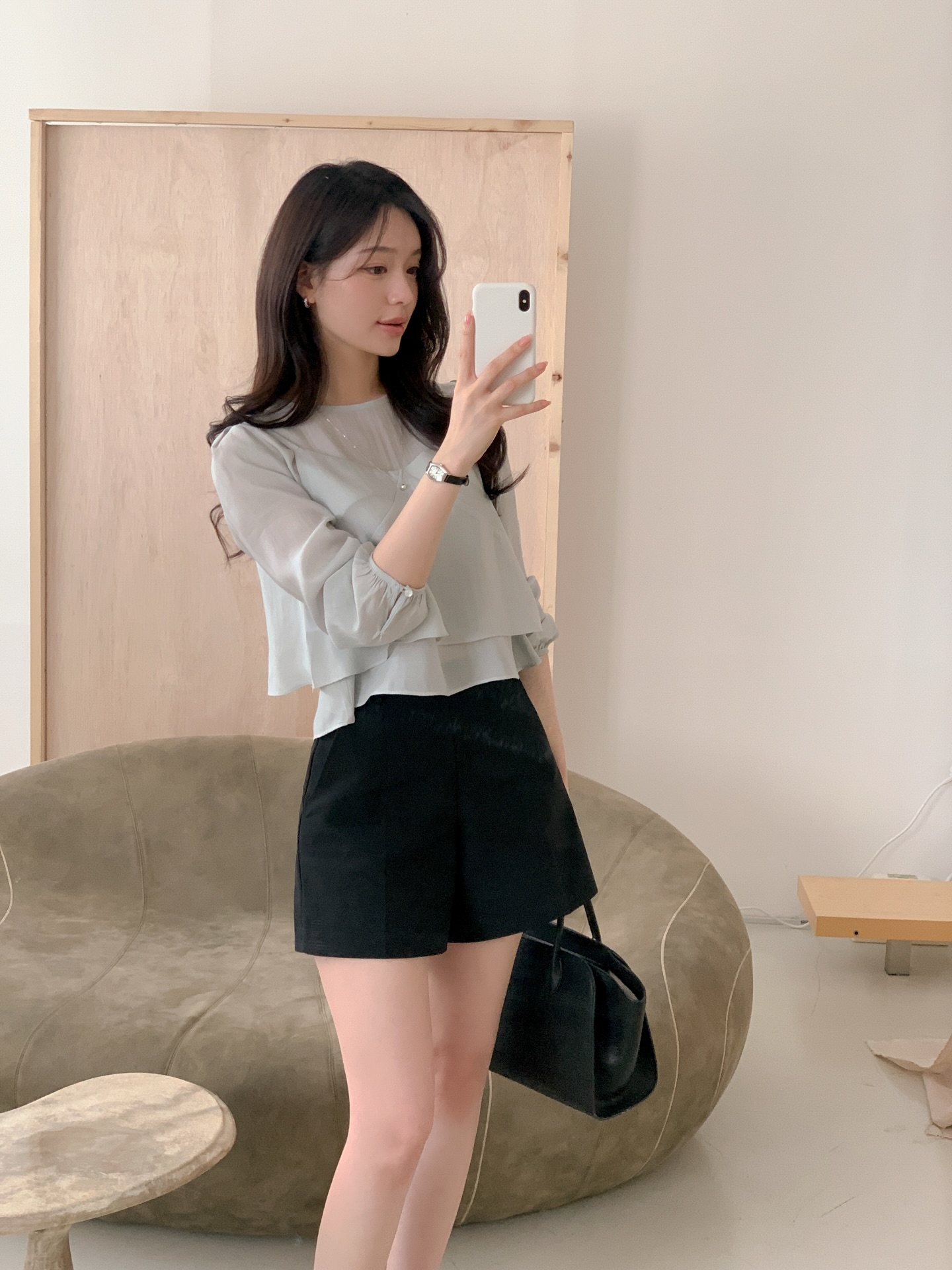 4 c&aacute;ch mặc quần short đẹp kh&oacute; rời mắt trong m&ugrave;a h&egrave;, biết hết l&agrave; style l&ecirc;n một đẳng cấp kh&aacute;c- Ảnh 5.