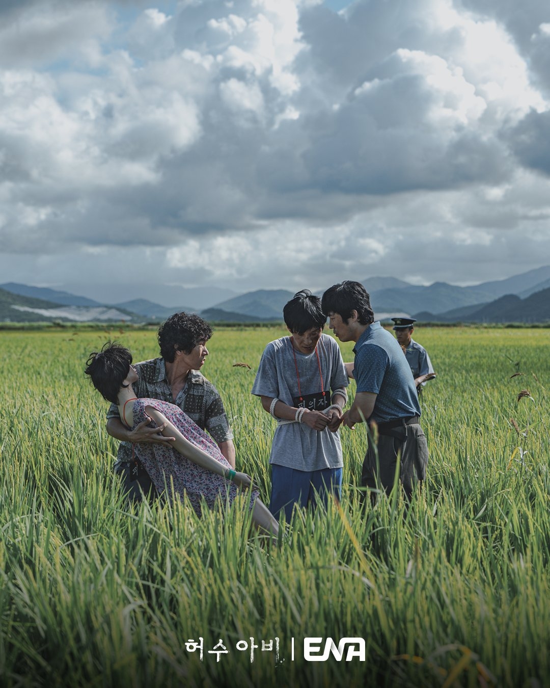 Ph&aacute;t hiện phim H&agrave;n mới chiếu 2 tập m&agrave; hay ph&aacute;t kh&oacute;c: C&acirc;u chuyện c&oacute; thật &aacute;m ảnh cả nước, ai chưa biết th&igrave; phải xem ngay- Ảnh 10.