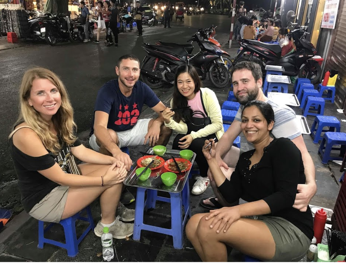 Kh&aacute;ch T&acirc;y đến Việt Nam đ&uacute;ng dịp lễ Giỗ tổ - 30/4 mới hiểu v&igrave; sao ai cũng phải dừng lại chụp ảnh- Ảnh 6.