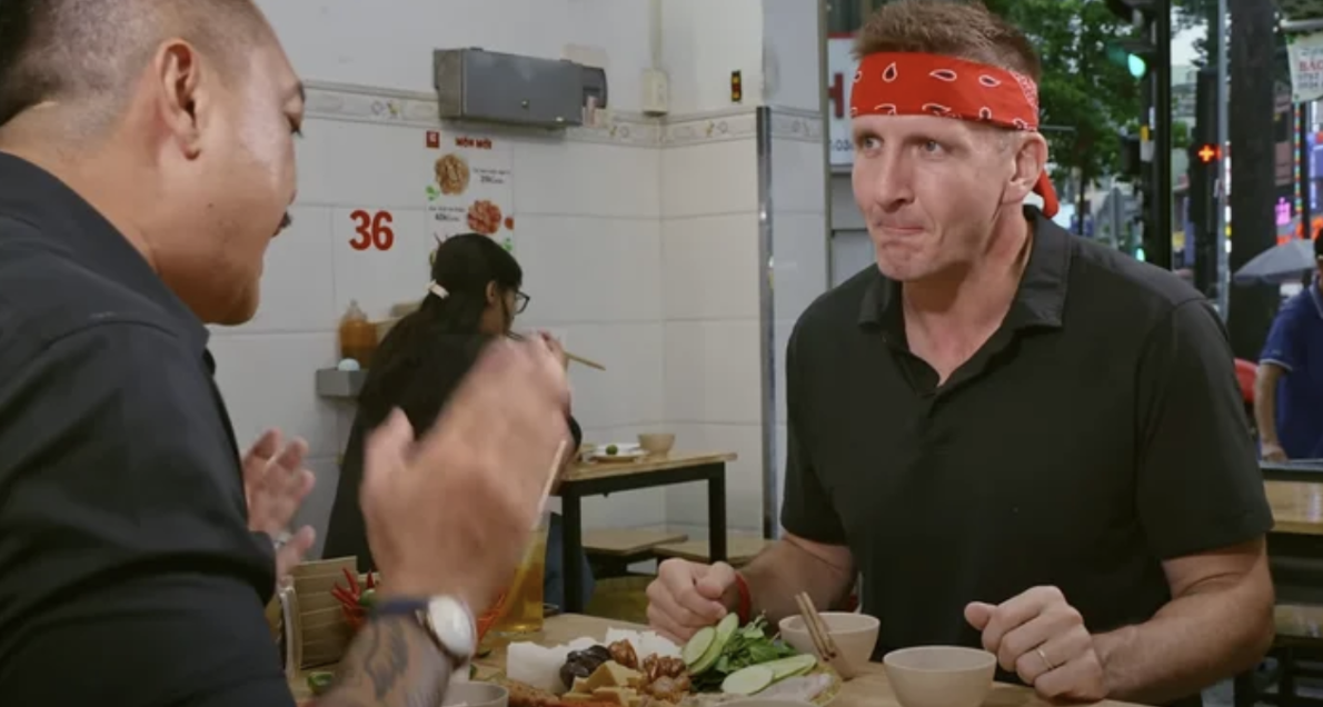 Kh&aacute;ch T&acirc;y đến Việt Nam đ&uacute;ng dịp lễ Giỗ tổ - 30/4 mới hiểu v&igrave; sao ai cũng phải dừng lại chụp ảnh- Ảnh 7.