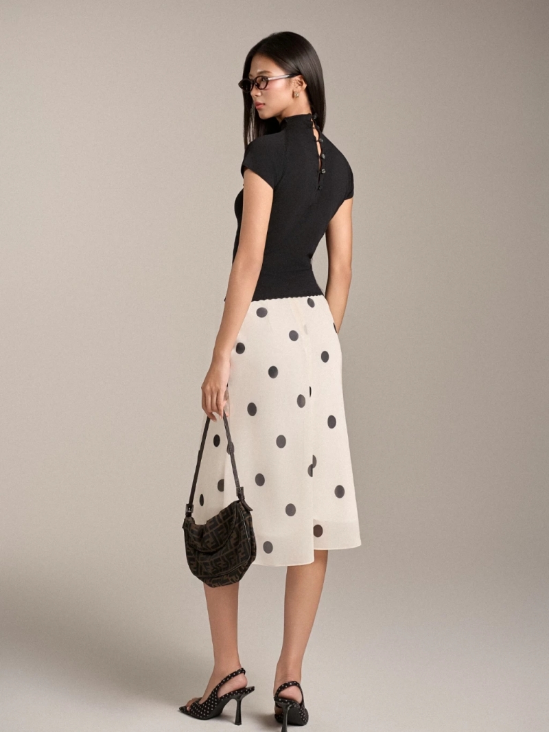 V&aacute;y chấm bi hot trở lại: Lần n&agrave;y c&ograve;n dễ mặc v&agrave; t&ocirc;n d&aacute;ng hơn bạn nghĩ - Ảnh 10.